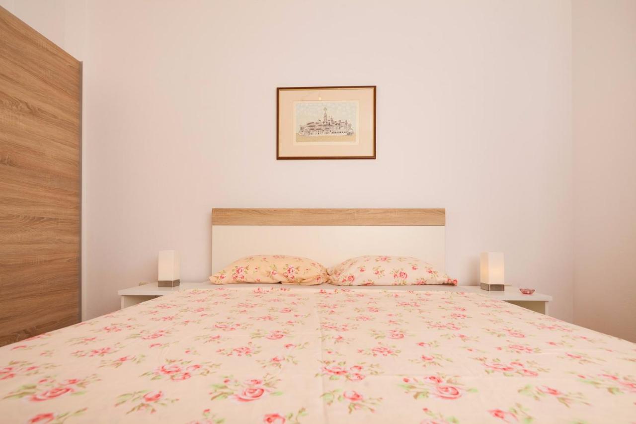 Spacious Apartment With Parking&Garden Marcana Bagian luar foto
