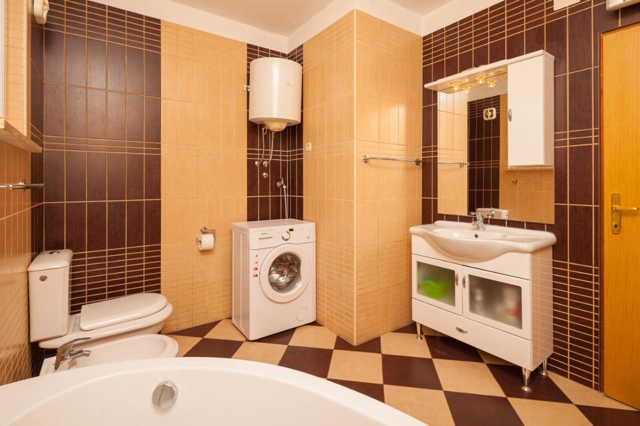 Spacious Apartment With Parking&Garden Marcana Bagian luar foto