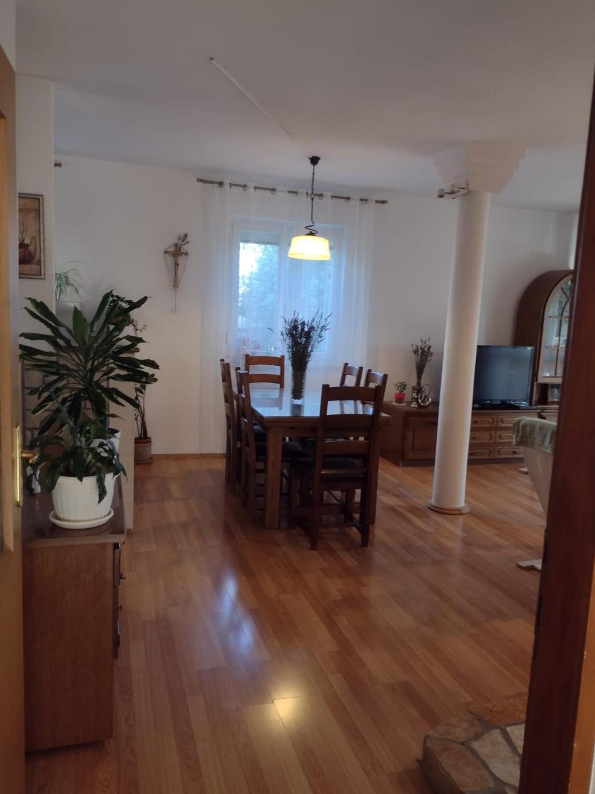 Spacious Apartment With Parking&Garden Marcana Ruang foto
