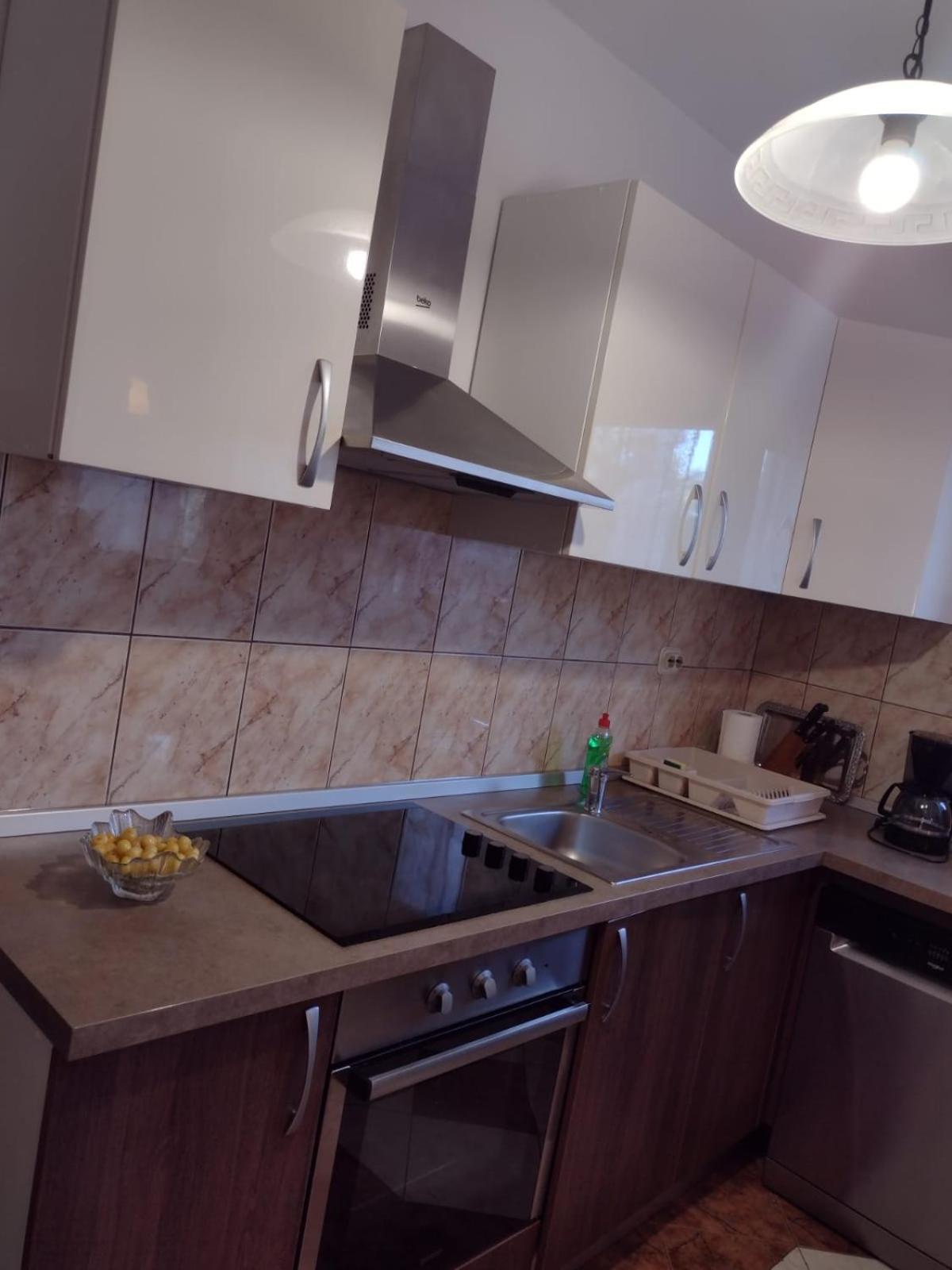 Spacious Apartment With Parking&Garden Marcana Ruang foto