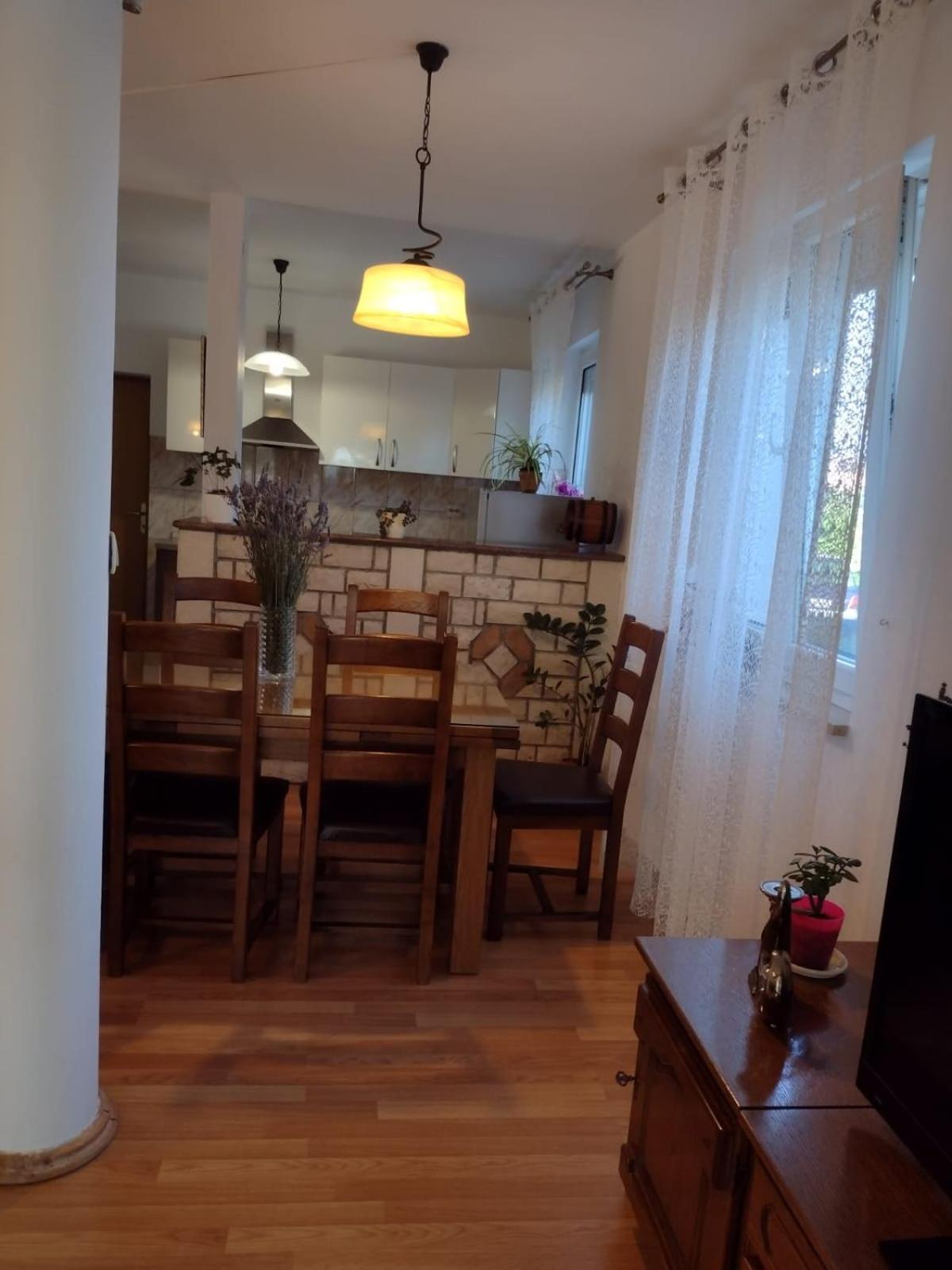 Spacious Apartment With Parking&Garden Marcana Ruang foto